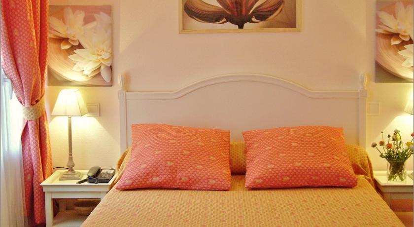 بوليو سور مير Hotel Riviera الغرفة الصورة